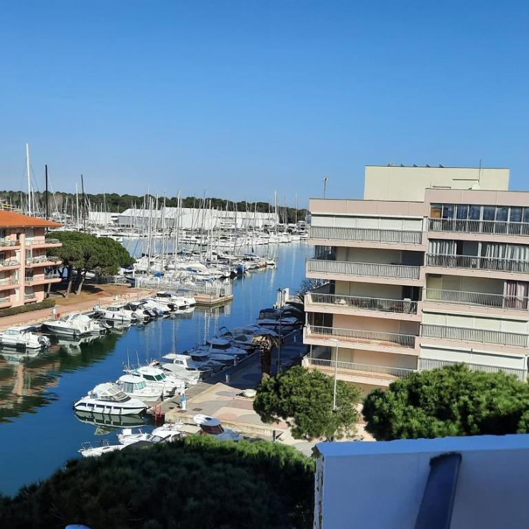 T2 Climatisé classé 2 étoiles prés de la plage avec parking privé numéroté - Apartamento de 1 dormitorio - 4