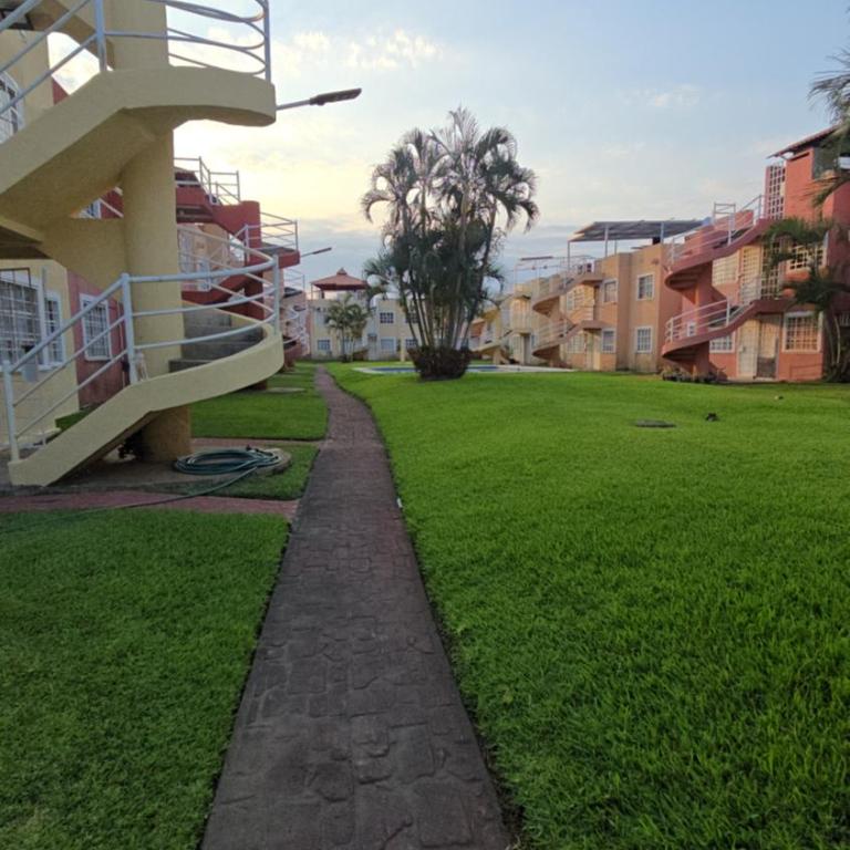 Departamento muy cerca de Mundo Imperial - Apartamento de 2 dormitorios - 20