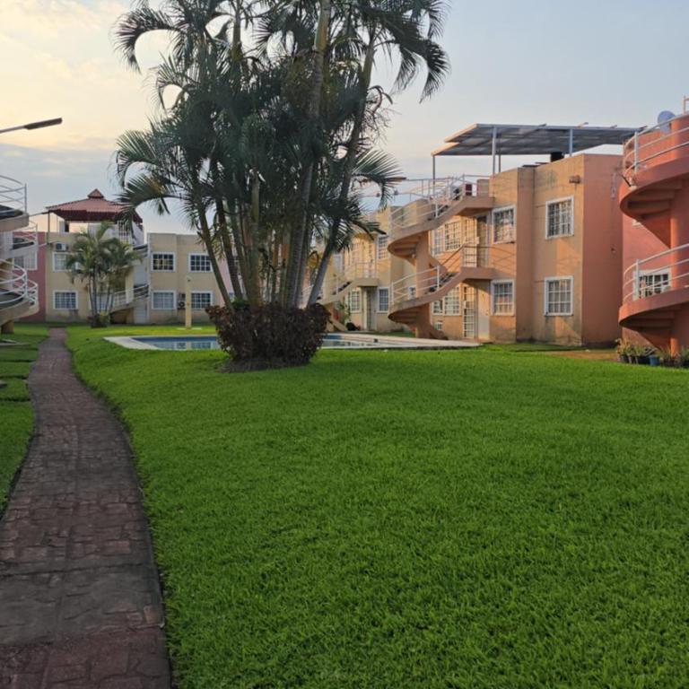 Departamento muy cerca de Mundo Imperial - Apartamento de 2 dormitorios - 39