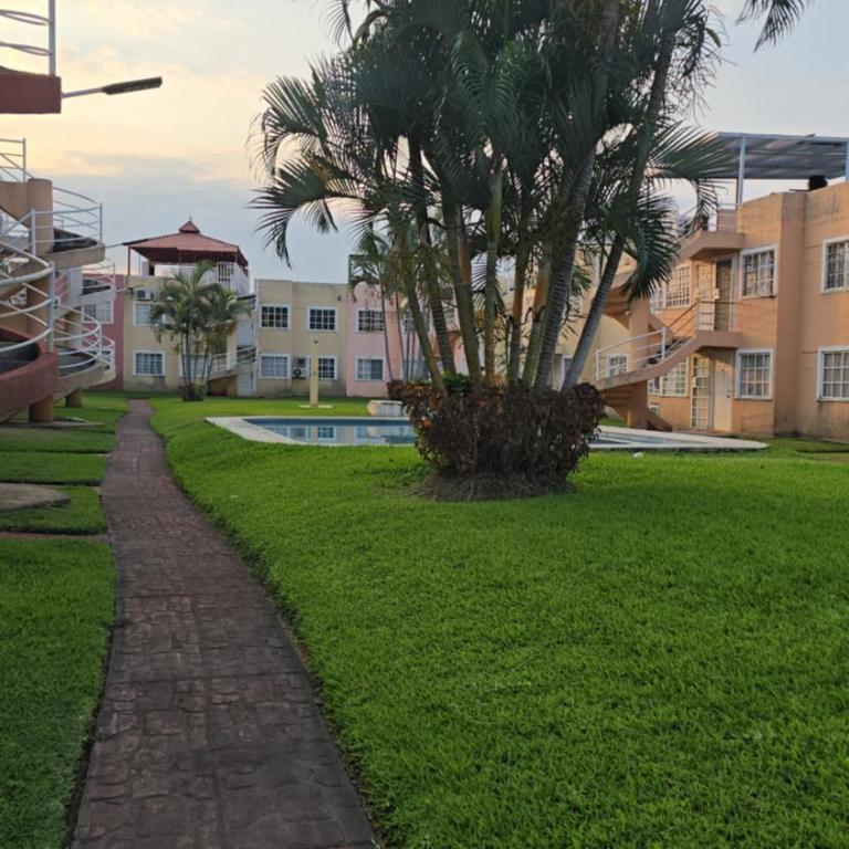 Departamento muy cerca de Mundo Imperial - Apartamento de 2 dormitorios - 52