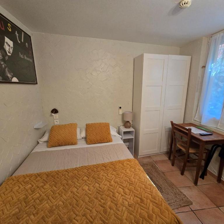 Hôtel Le Colbert - Chambre Simple - Vue sur Jardin - 2