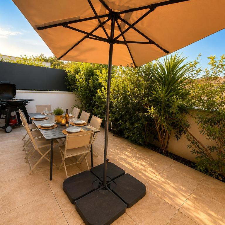 Oasis&Nirvana Lisle sur Sorgue piscine Barbecue Brasero Babyfoot 4 chambres climatisées - Villa - 5