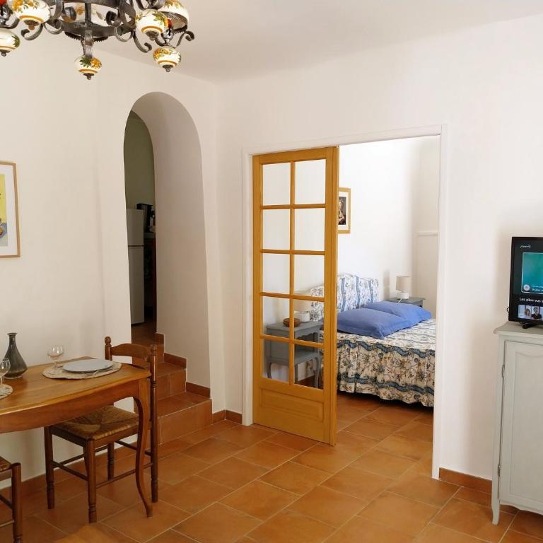 Idéale pour couple - Maison en Provence avec piscine et grand terrain - Maison 1 Chambre - 12