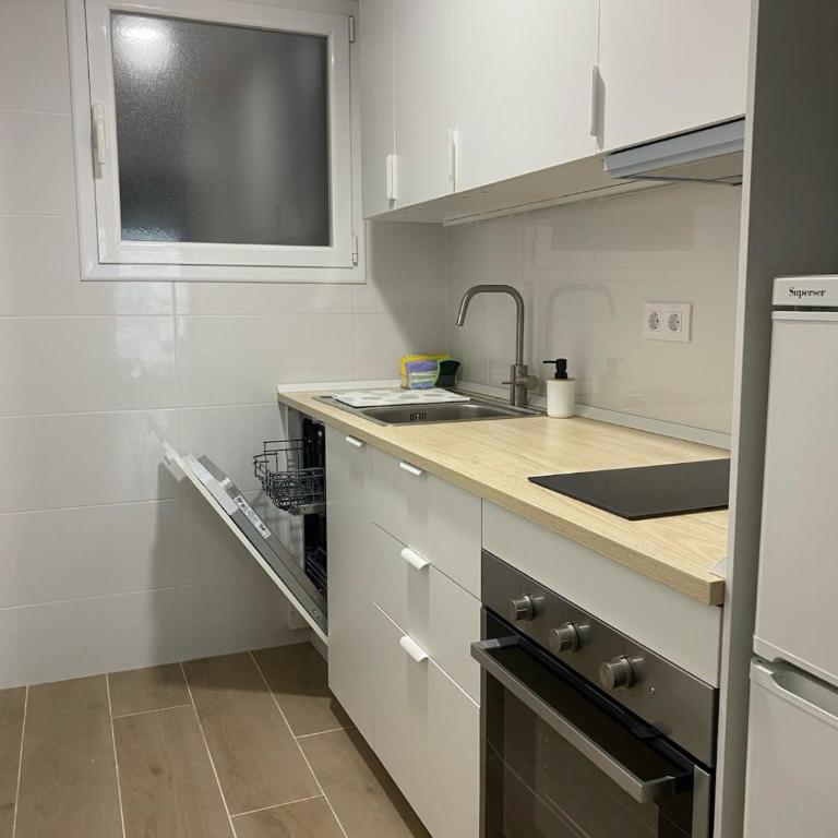 Apartament a 1a línia de mar, con WiFi - Two-Bedroom Apartment - 7