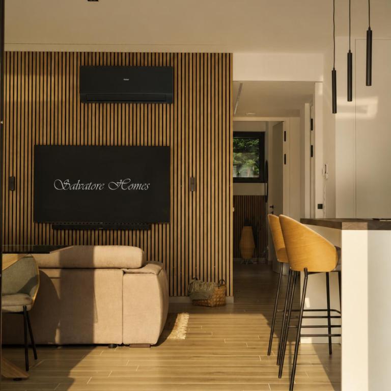 SalvatoreHomes - Luxury in the Centre of Bardolino with Private Jacuzzi & Direct Access to Infinity Pool - Casa Olivia - a 5 Star Luxury Collection at Lake Garda - Apartment with Pool View - 5