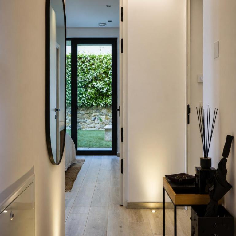SalvatoreHomes - Luxury in the Centre of Bardolino with Private Jacuzzi & Direct Access to Infinity Pool - Casa Olivia - a 5 Star Luxury Collection at Lake Garda - Apartment with Pool View - 14