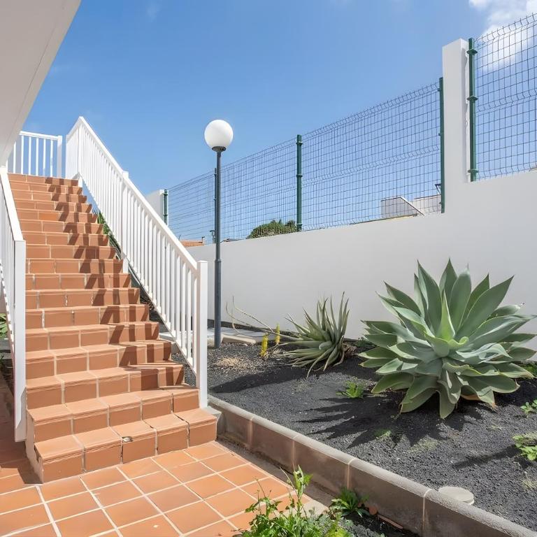 Popcorn Beach House - One-Bedroom Apartment with Garden View - 19