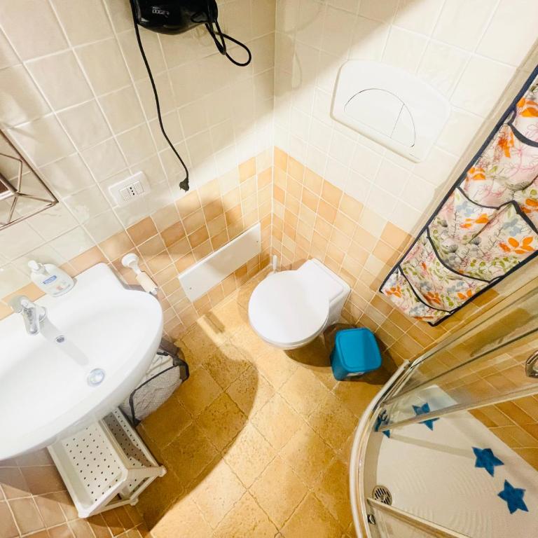 Catalan Art Room Studio Apartment - One-Bedroom Apartment - 15
