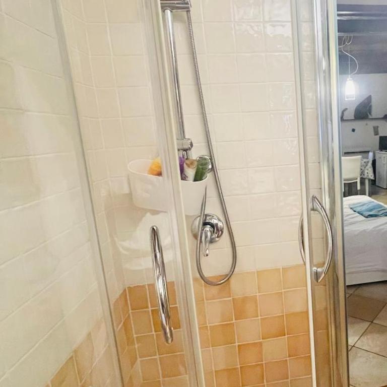 Catalan Art Room Studio Apartment - One-Bedroom Apartment - 25