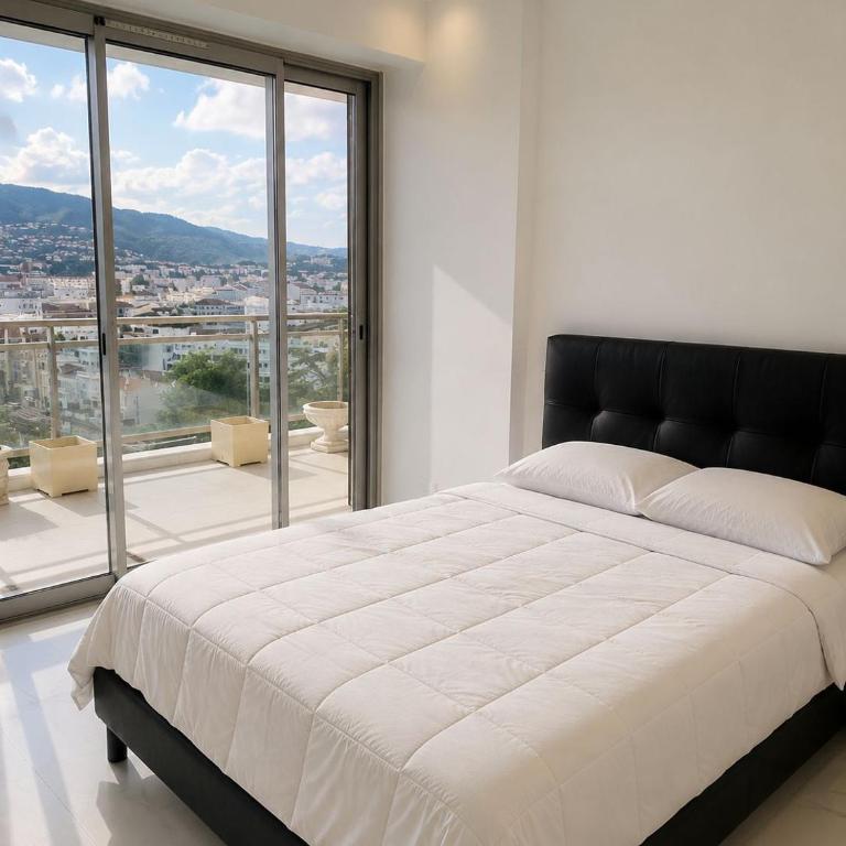 Luxury 3BR Apartment with Panoramic View, Terrace & 3 Bathrooms Cannes festival - Appartement - 6