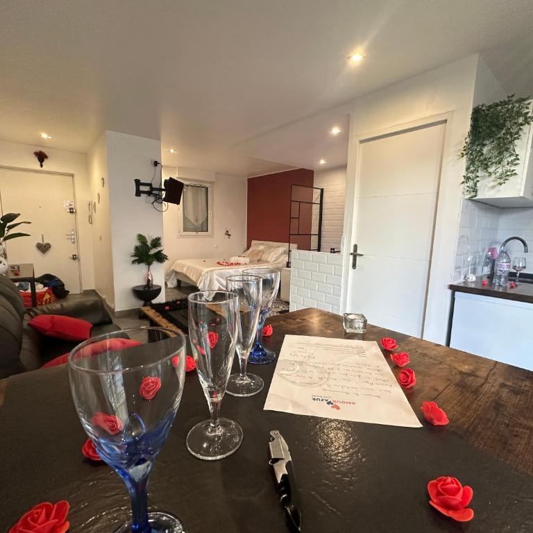 Amour Azur Appartement pour 2 avec jacuzzi et terrasse à 2 minutes de la mer - Studio - 25