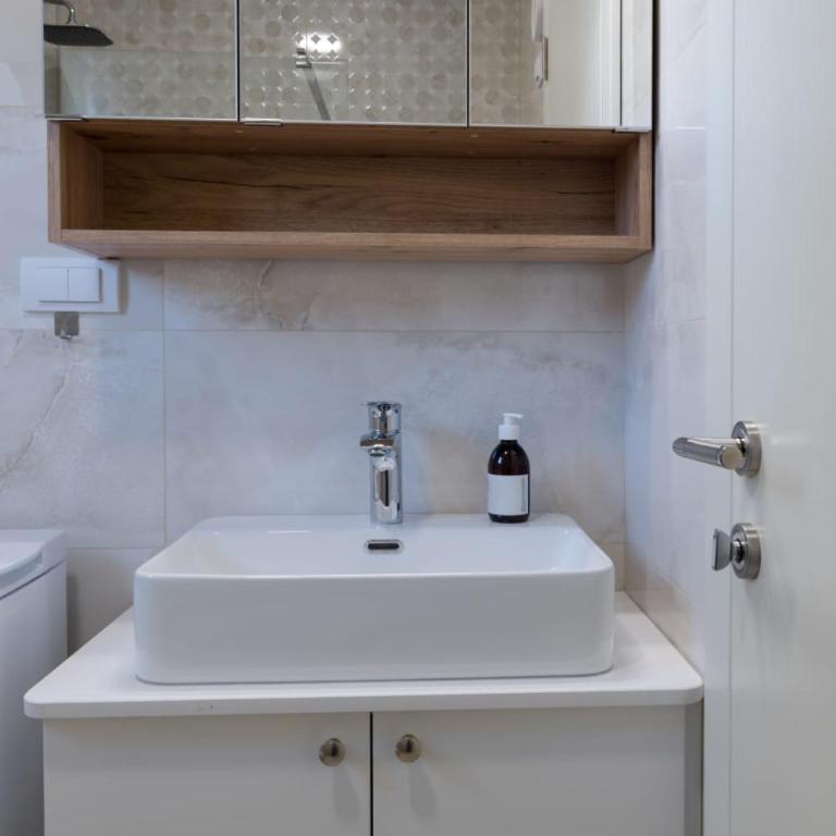 Jeca - One-Bedroom Apartment - 31