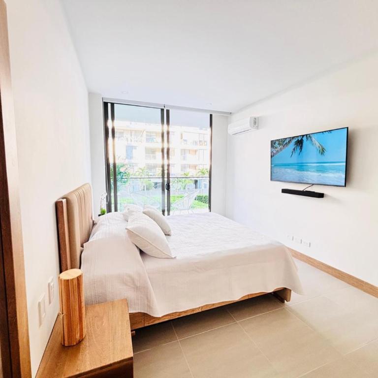 Oceanfront Residence at Exclusive Beach Club - Apartment with View and Balcony - 5