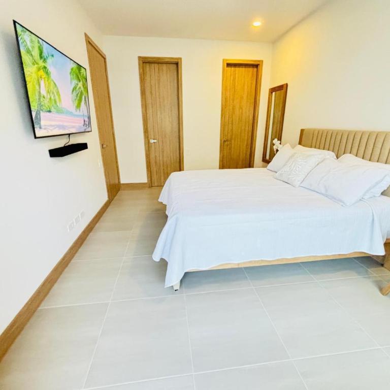 Oceanfront Residence at Exclusive Beach Club - Apartment with View and Balcony - 7