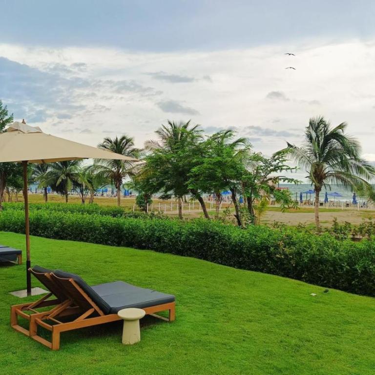 Oceanfront Residence at Exclusive Beach Club - Apartment with View and Balcony - 15