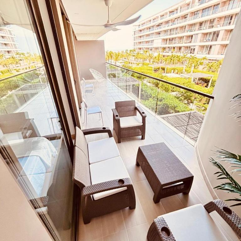 Oceanfront Residence at Exclusive Beach Club - Apartment with View and Balcony - 23