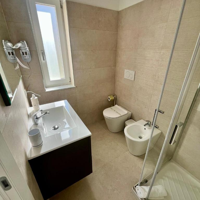 Perla della Riviera - Deluxe King Room - 5
