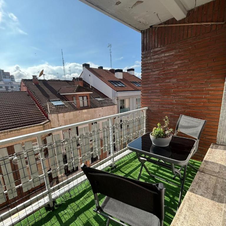 La Arena, playa San Lorenzo, centro Gijón - Two-Bedroom Apartment with City View - 1