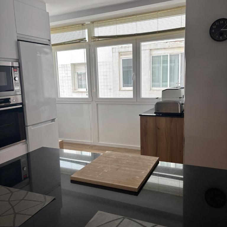 La Arena, playa San Lorenzo, centro Gijón - Two-Bedroom Apartment with City View - 13