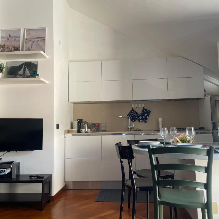 ABC home - Appartamento con 2 Camere da Letto - 3