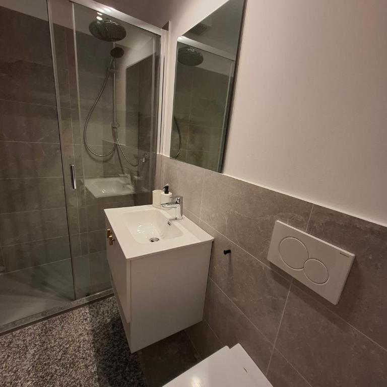 Eva Urban Rooms Centro Lecco - Camera Singola Standard - 9
