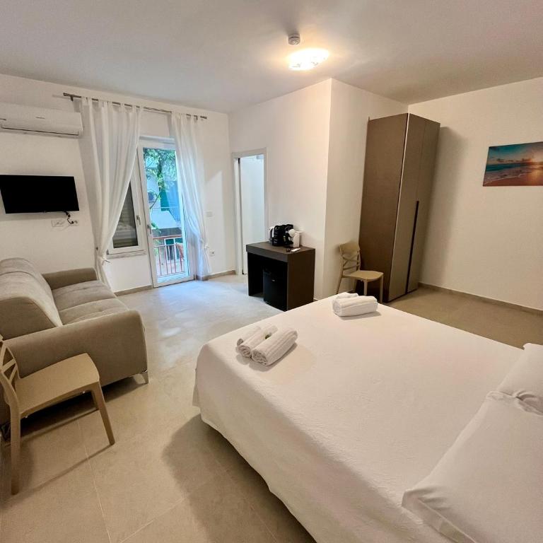 Perla della Riviera - Deluxe King Room - 4