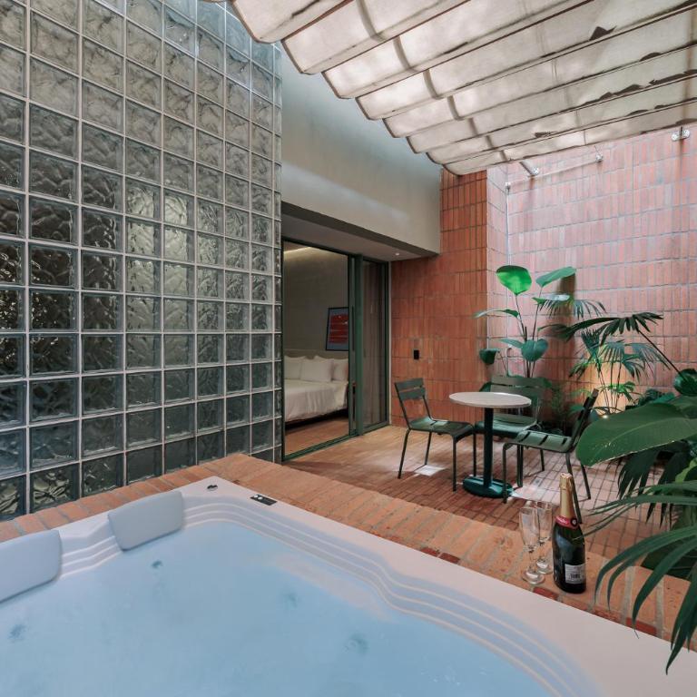 Gres Apartments Medellin - One-Bedroom Apartment with Garden - 1
