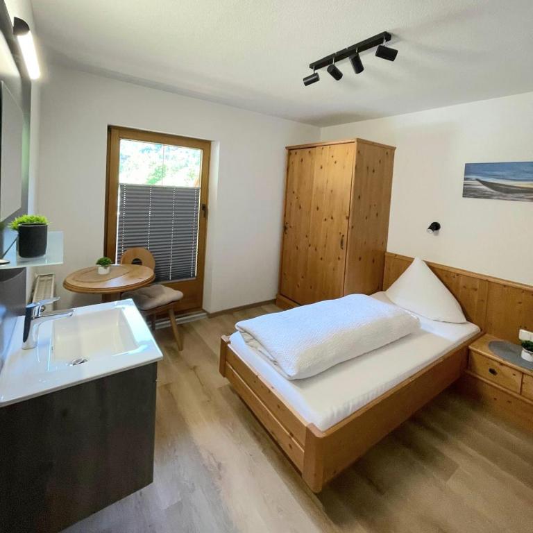 Landhaus Bliem - Apartment mit 3 Schlafzimmern und Dusche - 22