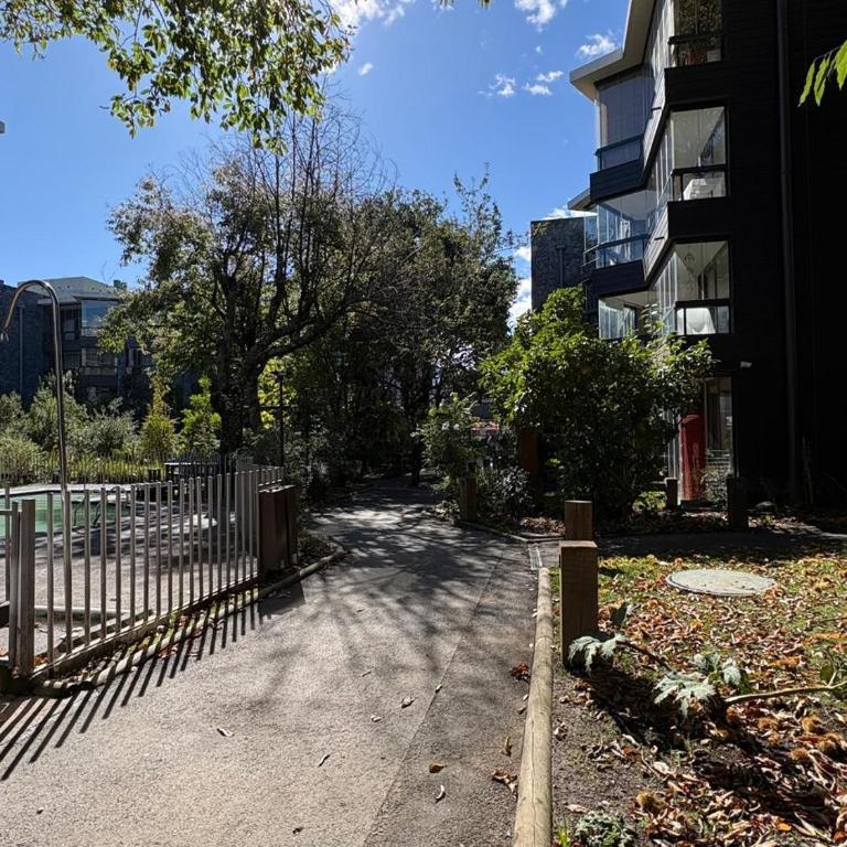 Departamento, piscina temperada y estacionamiento a pasos del centro de Pucón - Apartamento de 2 dormitorios - 35