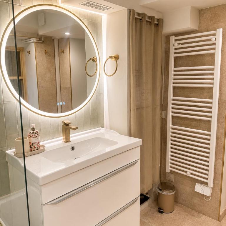 Quiet Private Apartment - 2min Train Station - 5min Palais Croisette - Private entrance - Appartement 2 Chambres avec Terrasse - 11