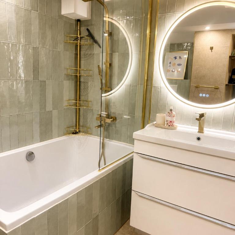 Quiet Private Apartment - 2min Train Station - 5min Palais Croisette - Private entrance - Appartement 2 Chambres avec Terrasse - 10