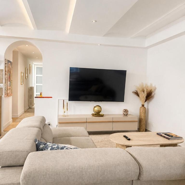 Quiet Private Apartment - 2min Train Station - 5min Palais Croisette - Private entrance - Appartement 2 Chambres avec Terrasse - 4