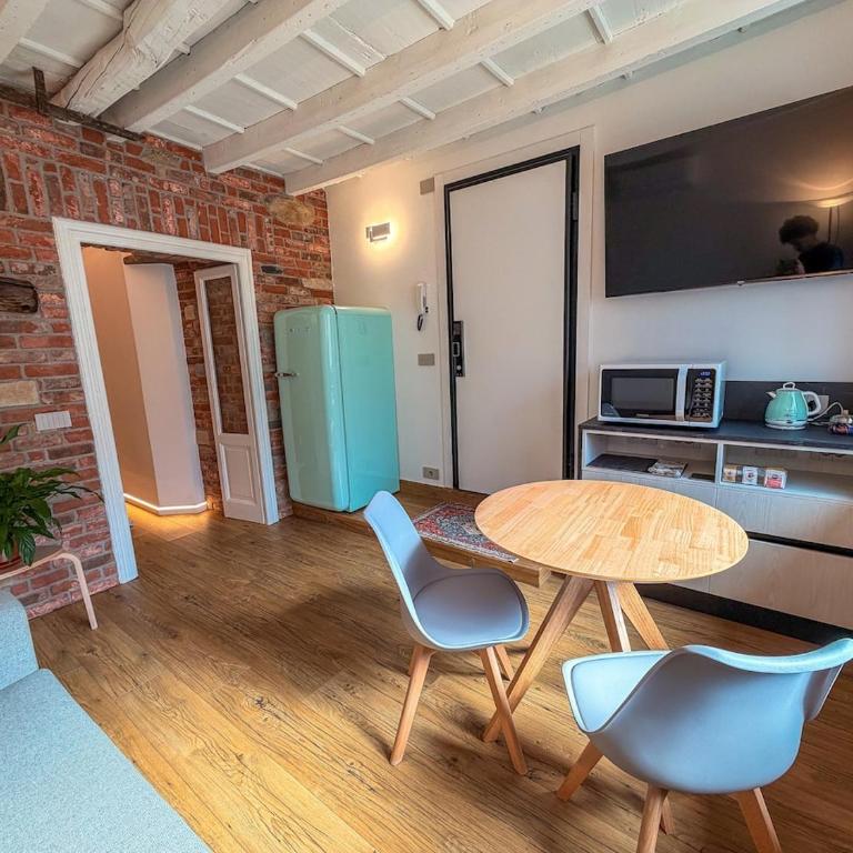 The Sound, Chic Historic Apartment 500m from lake - One-Bedroom Apartment - 1