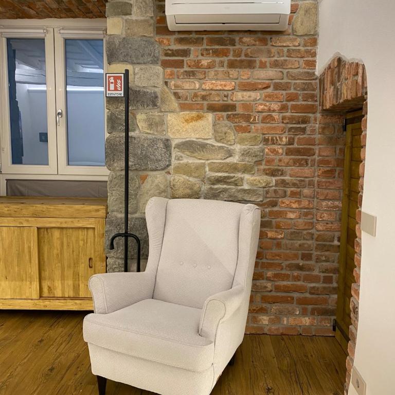 The Sound, Chic Historic Apartment 500m from lake - One-Bedroom Apartment - 10
