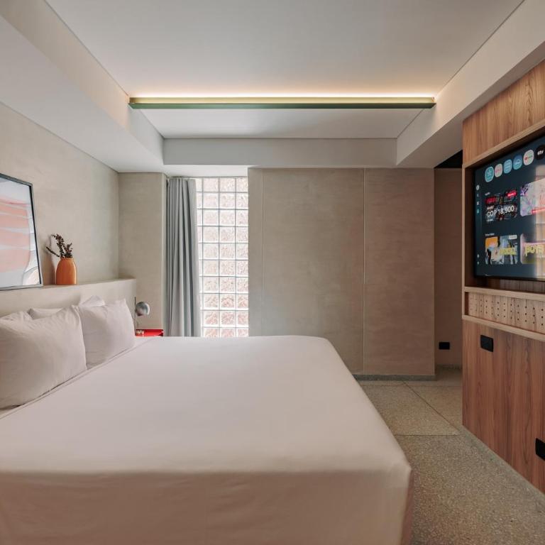 Gres Apartments Medellin - Deluxe One-Bedroom Apartment - 11