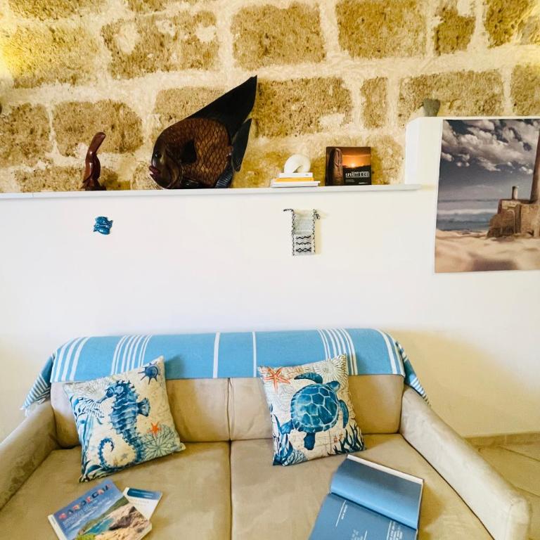 Catalan Art Room Studio Apartment - One-Bedroom Apartment - 12