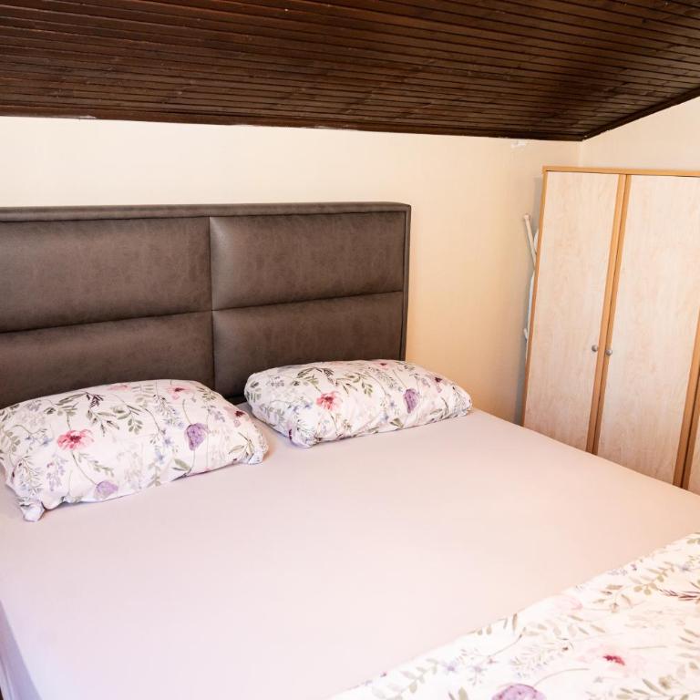 Sea view apartment Ostojic - One-Bedroom Apartment with Sea View and Balcony - 34