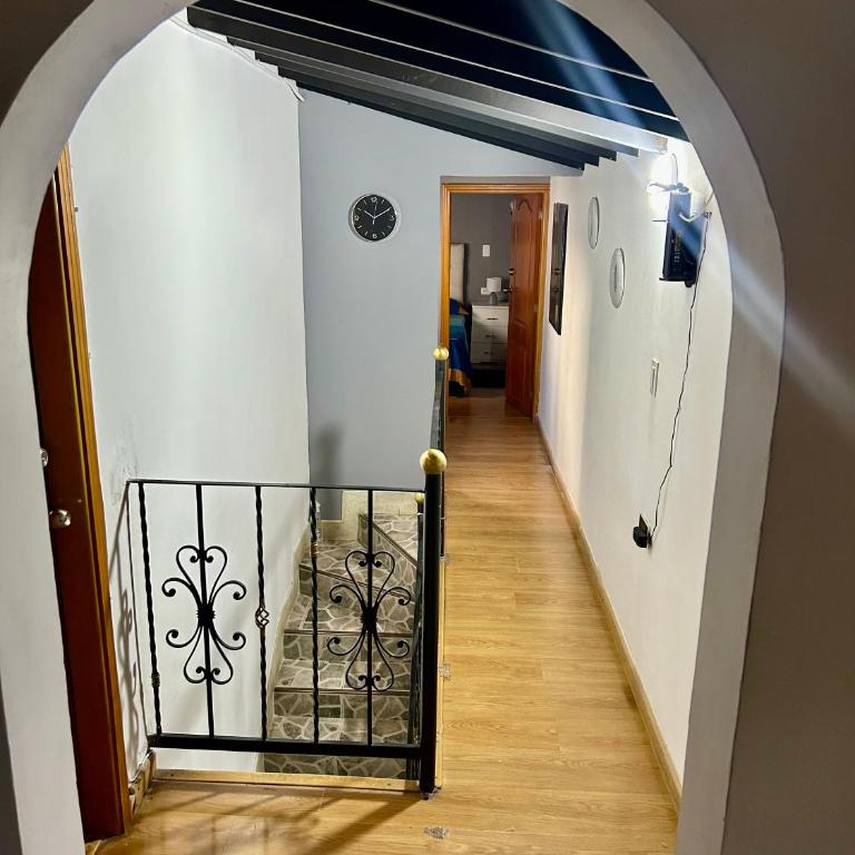 Cómoda y Amplia Casa, Ideal Para Grupos, Muy Cerca Del Estadio, Barrio La América - Casa de 4 dormitorios - 14