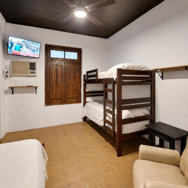 El Gran Gomero Hostal & Motoposada - Standard Quadruple Room - 1