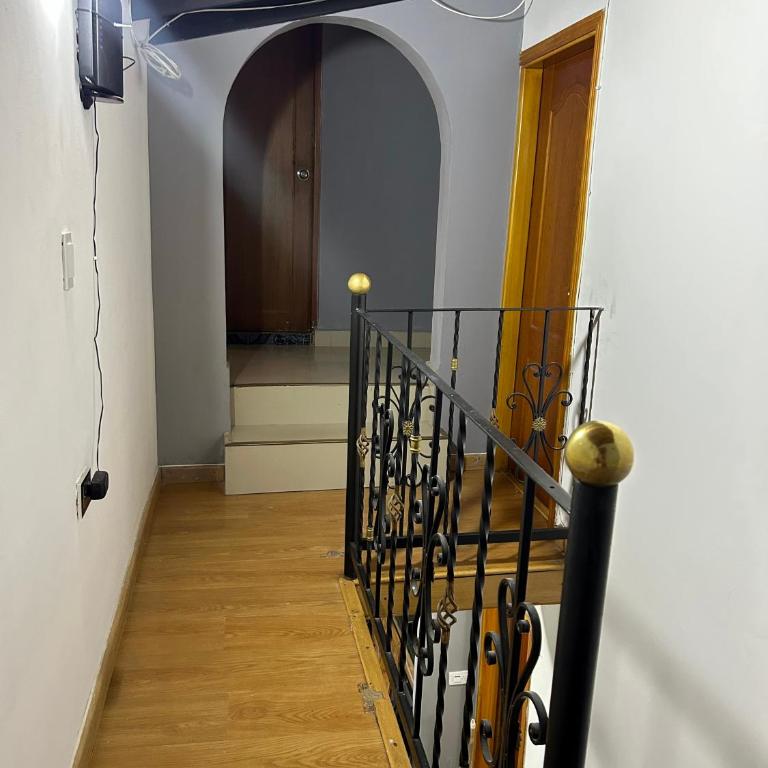 Cómoda y Amplia Casa, Ideal Para Grupos, Muy Cerca Del Estadio, Barrio La América - Casa de 4 dormitorios - 15