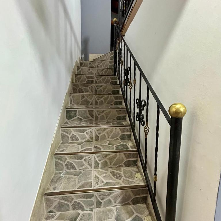 Cómoda y Amplia Casa, Ideal Para Grupos, Muy Cerca Del Estadio, Barrio La América - Casa de 4 dormitorios - 8