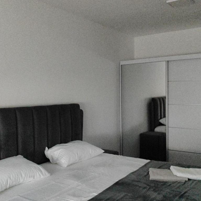 stan KEAN - One-Bedroom Apartment - 5