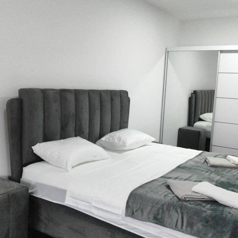 stan KEAN - One-Bedroom Apartment - 8