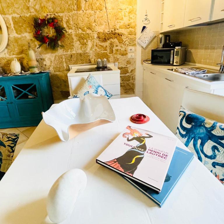 Catalan Art Room Studio Apartment - One-Bedroom Apartment - 33