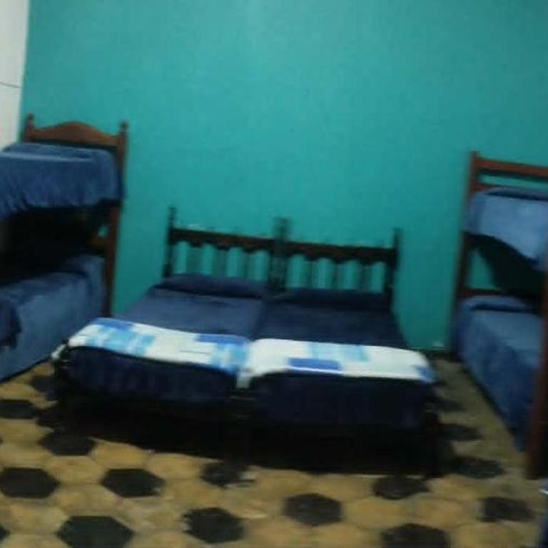 7 duendes - Cama individual en dormitorio compartido de 10 camas - 4