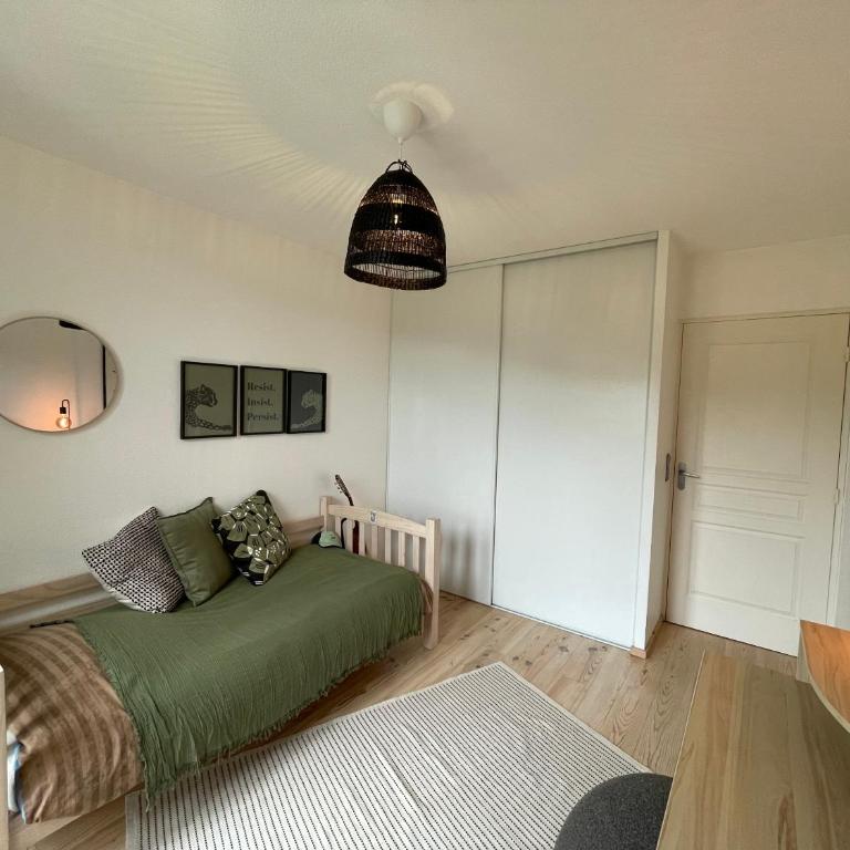 T4 cosy 80 m2 - piscine et terrasse - vue dégagée - Appartement 3 Chambres Premium avec Balcon - 21