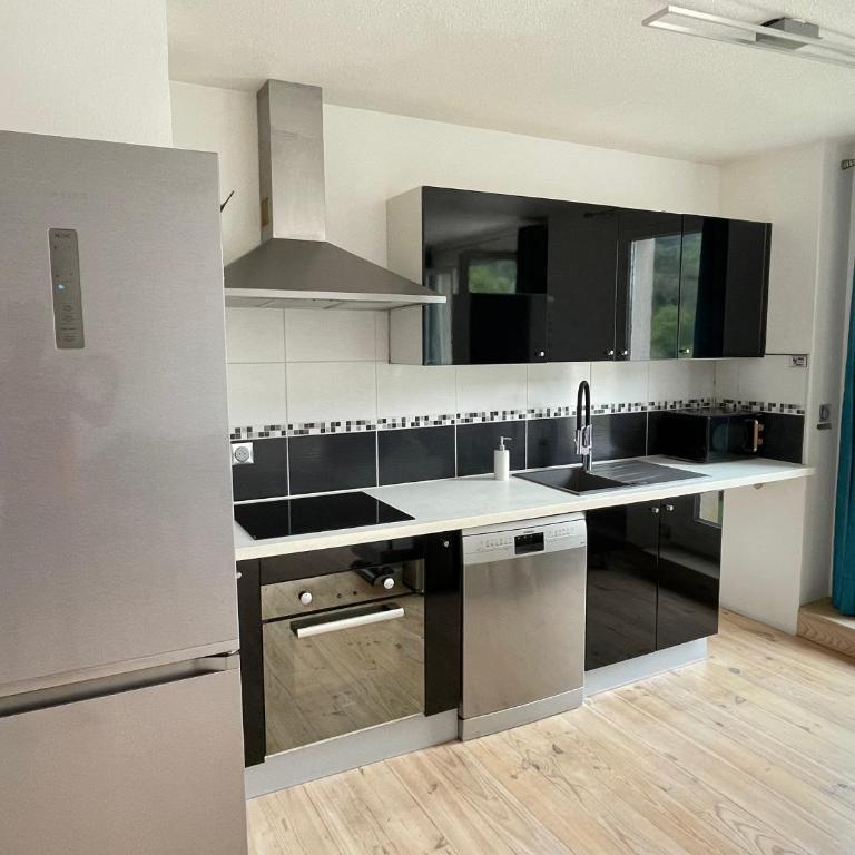 T4 cosy 80 m2 - piscine et terrasse - vue dégagée - Appartement 3 Chambres Premium avec Balcon - 22