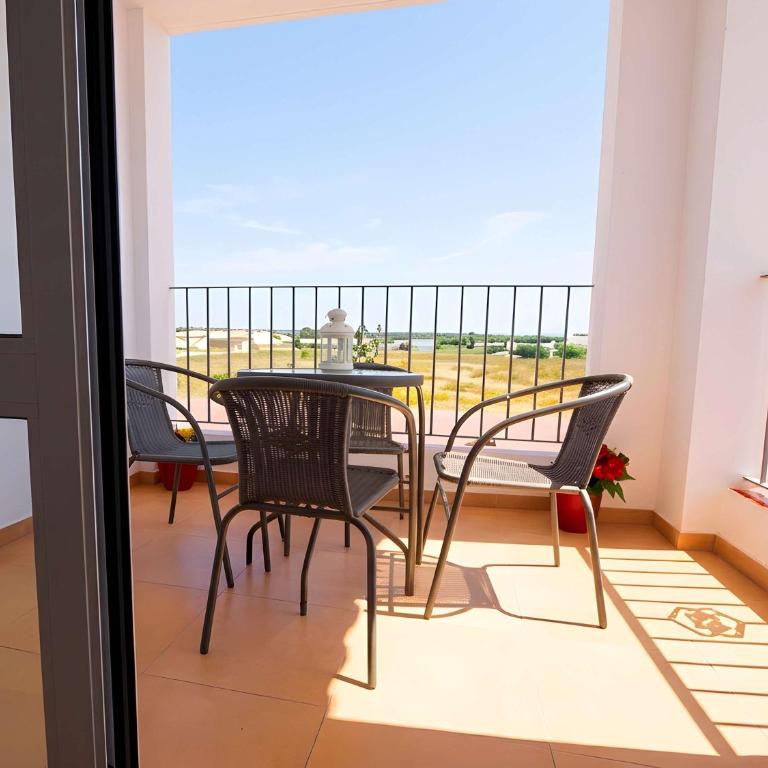 Apartamento con piscina compartida y parking gratis cerca de Tartessus - Apartment - 3