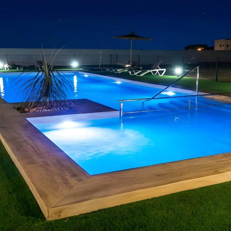 Apartamento con piscina compartida y parking gratis cerca de Tartessus - Apartment - 5