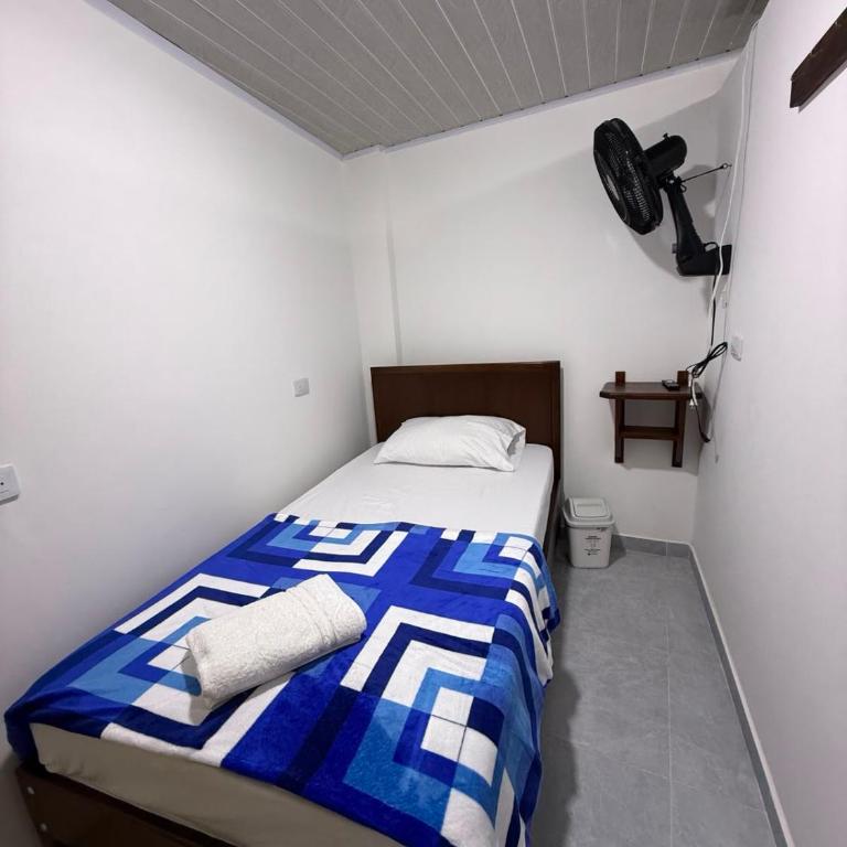 Hostal Ruta Cafetera - Habitación Individual Económica - 8